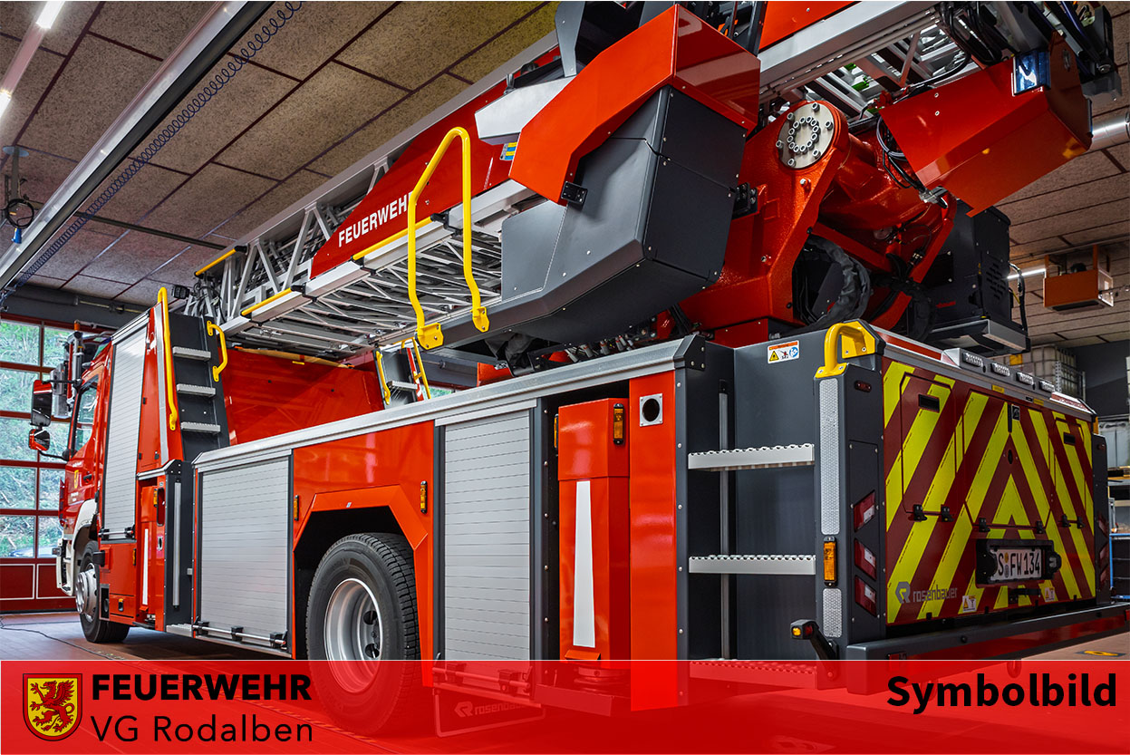 Unterstützung Rettungsdienst mit der Drehleiter