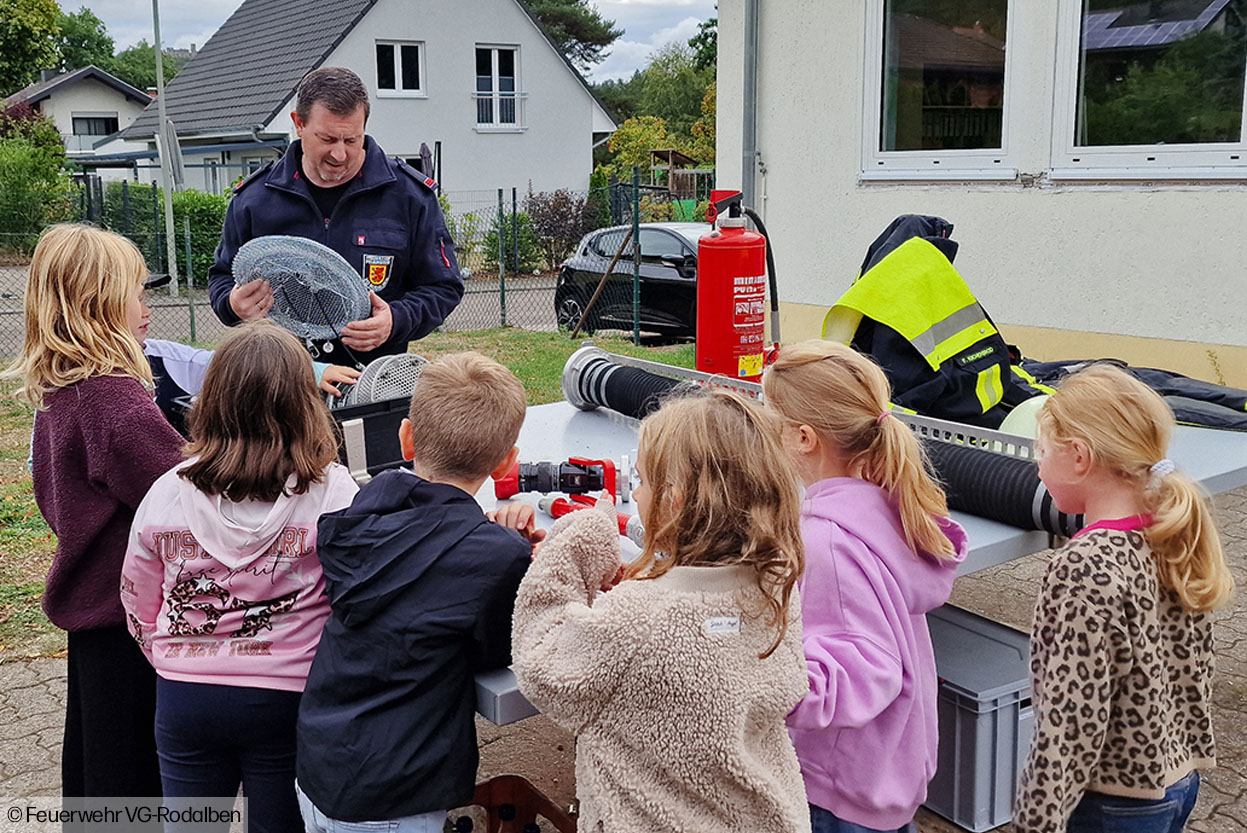 Brandschutzerziehung Grundschule Merzalben Beschädigte Gasleitung in der Straße