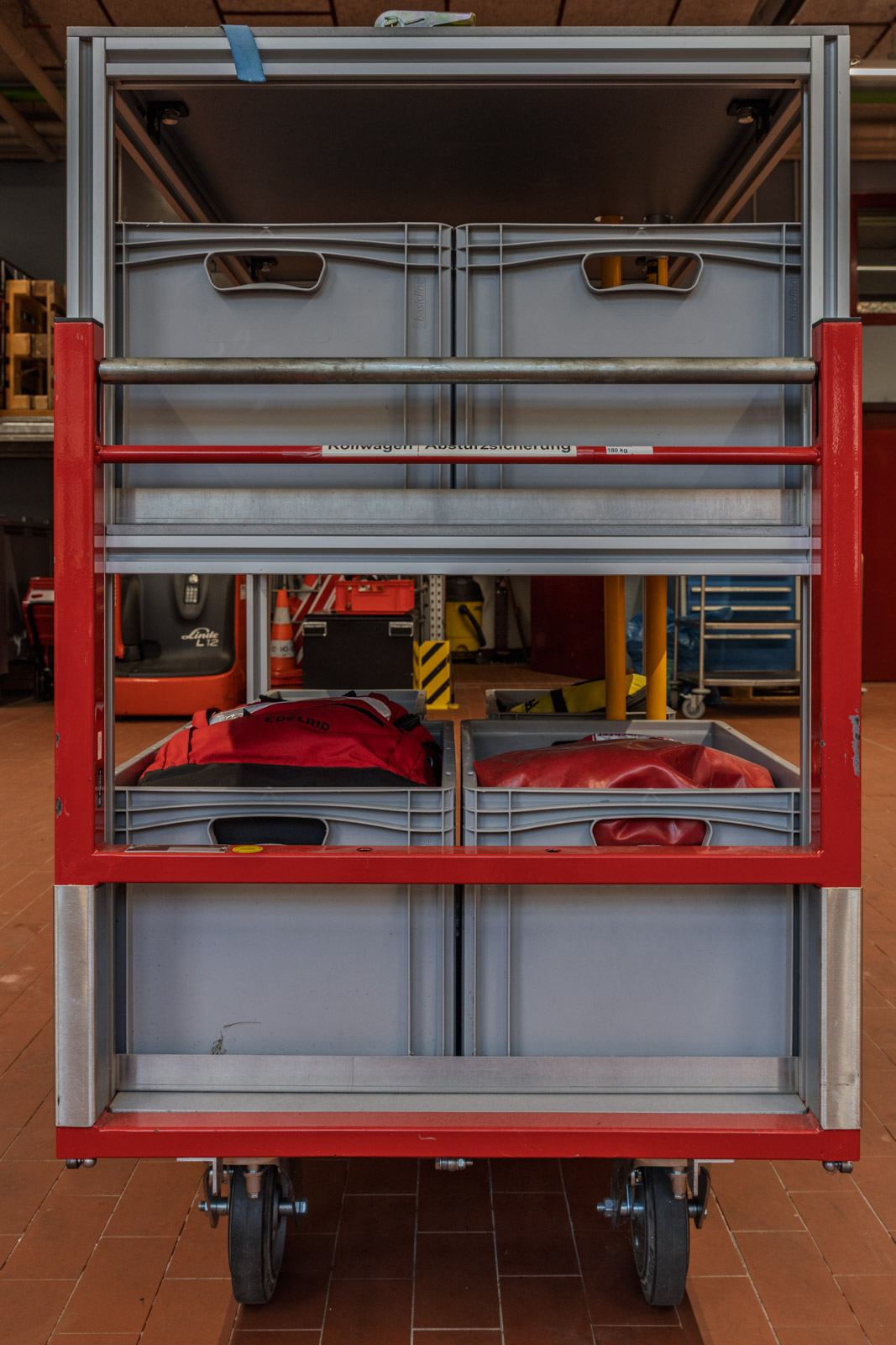 Rollwagen Absturzsicherung