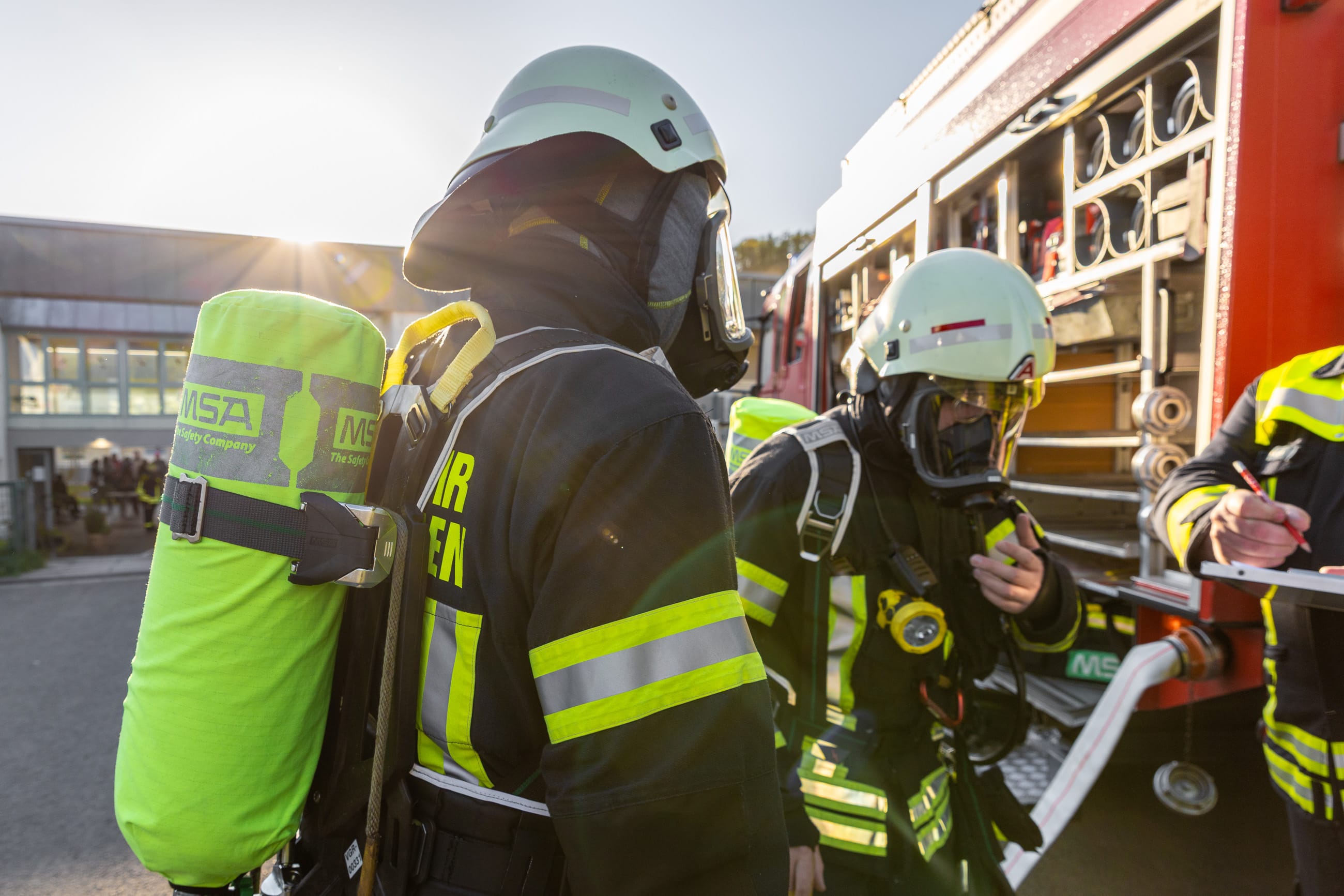 Beschädigte Gasleitung in der Straße Beschädigte Gasleitung in der Straße