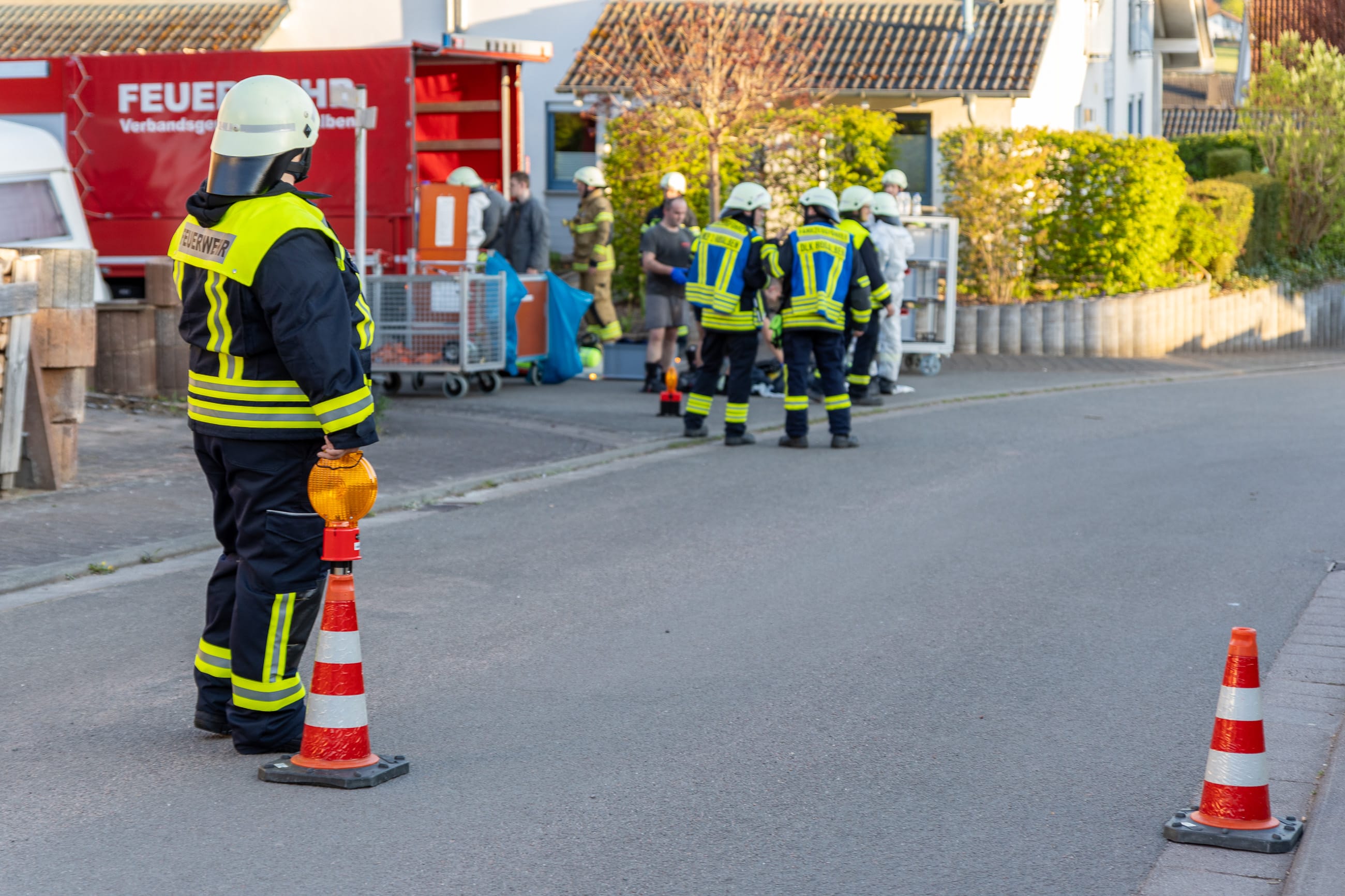 Beschädigte Gasleitung in der Straße Beschädigte Gasleitung in der Straße