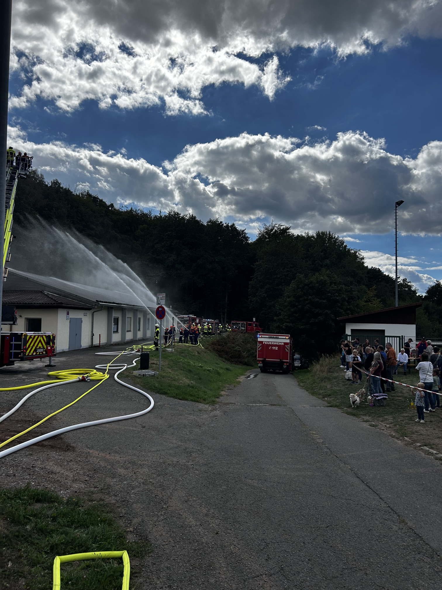 Brandschutzerziehung Grundschule Merzalben Beschädigte Gasleitung in der Straße